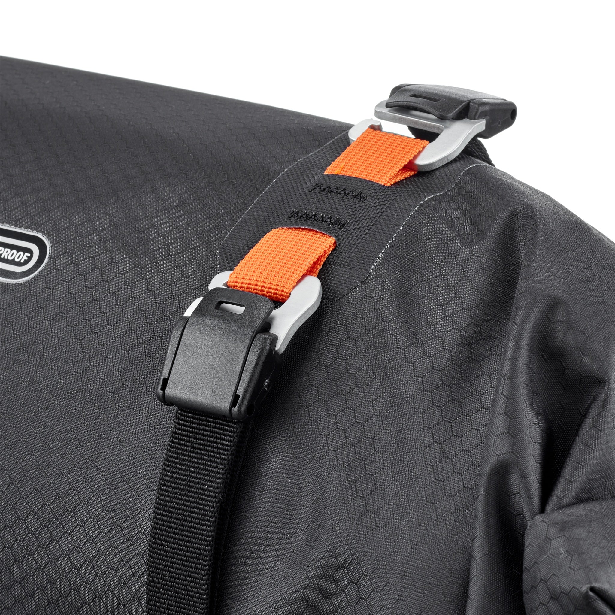 Nahaufnahme der Schnalle am ORTLIEB Handlebar-Pack Flex in black-matt