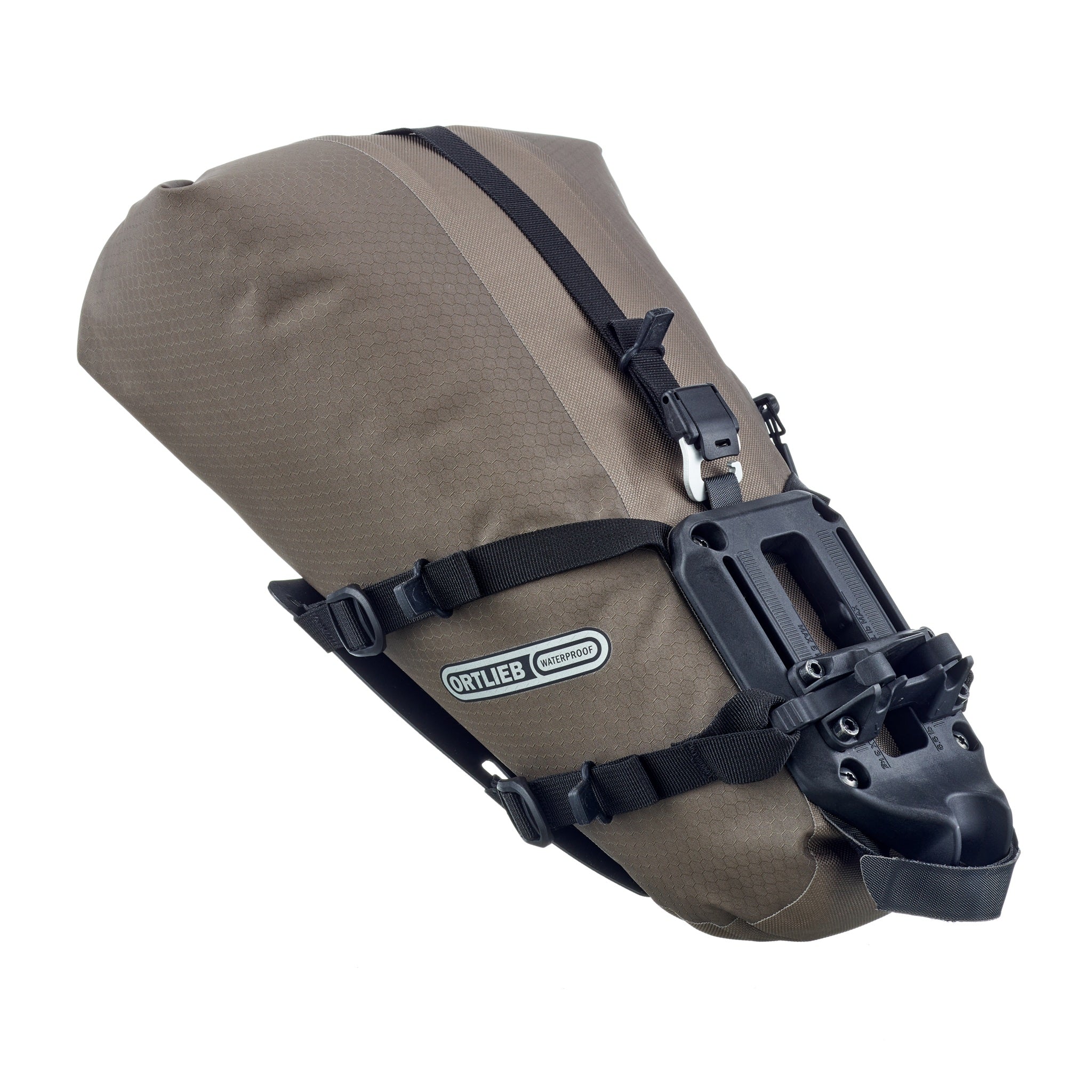 ORTLIEB Seat-Pack QR Fahrradtasche in dark-sand Seitenansicht mit Rollverschluss und Befestigungssystem