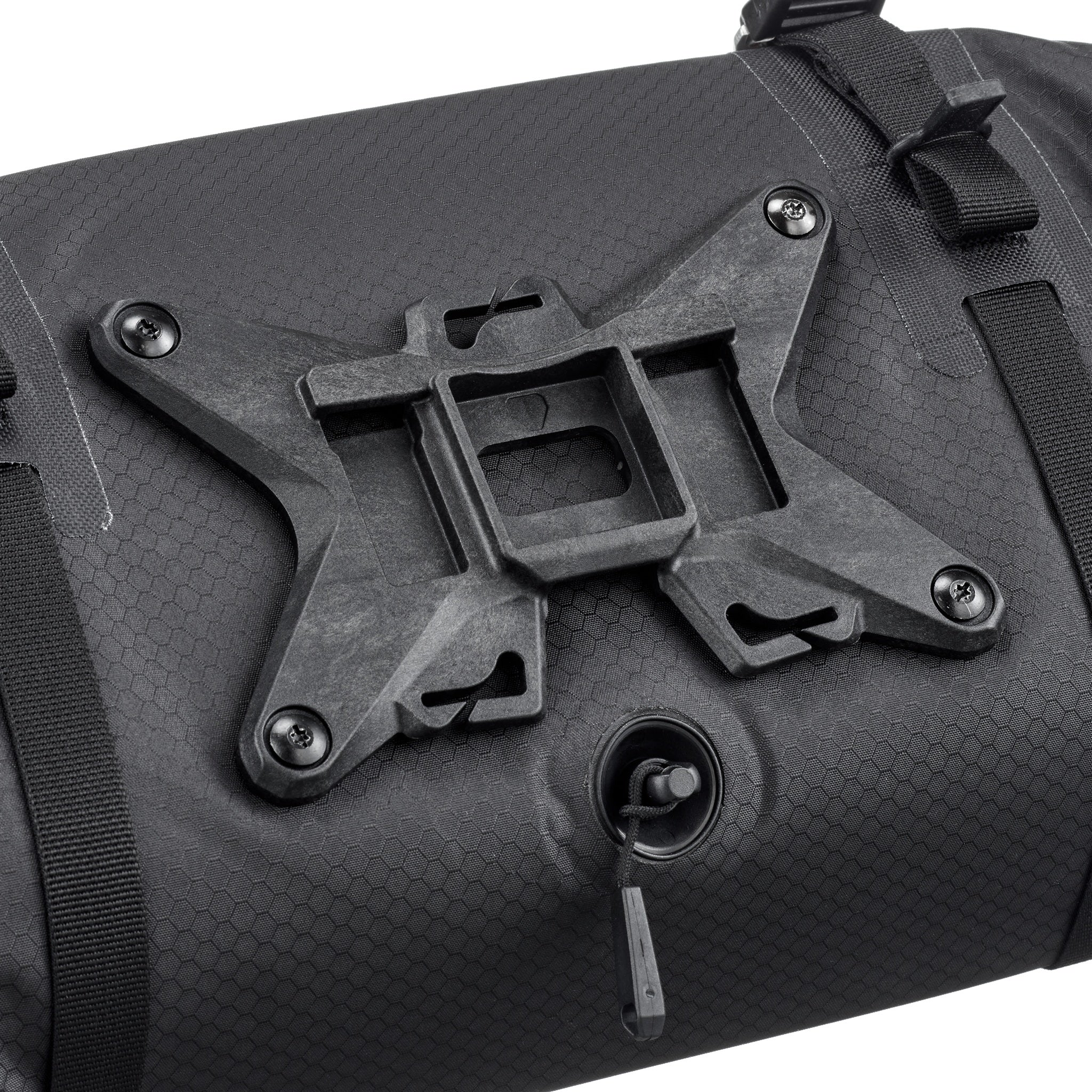 Detailaufnahme des ORTLIEB Handlebar-Pack Flex in black-matt mit Bar-Lock Halterungssystem
